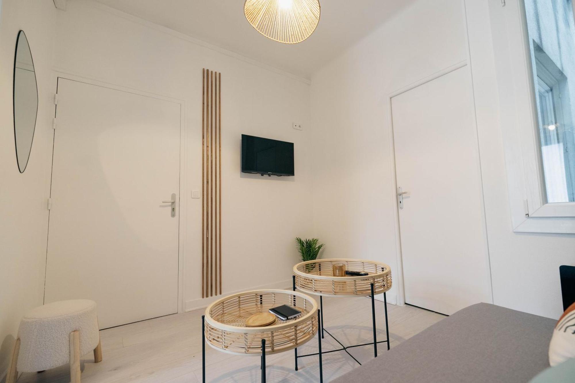 Verdant Oasis - Proche Du Centre - Wifi Gratuit - Parking A Proximite Appartement *